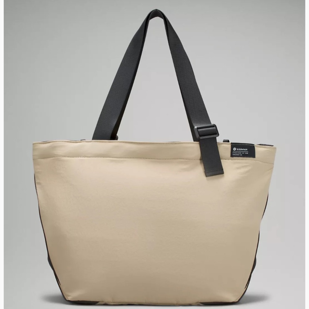 Clean Lines Tote Bag 22L